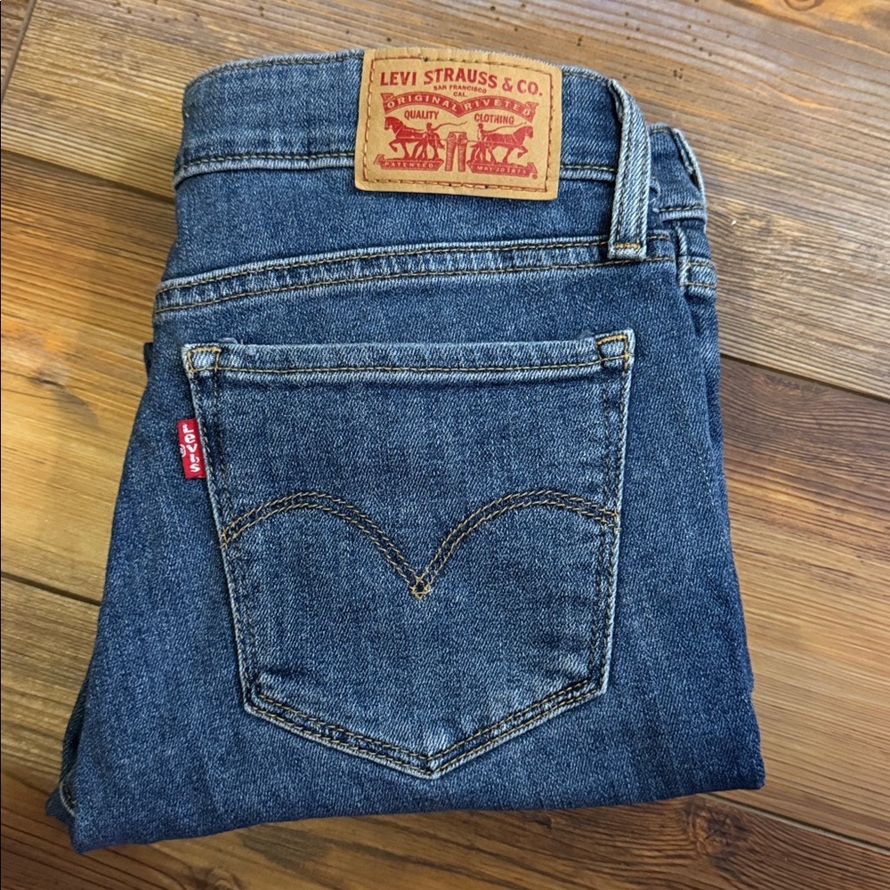 Levi’s 711 Skinny crop 27